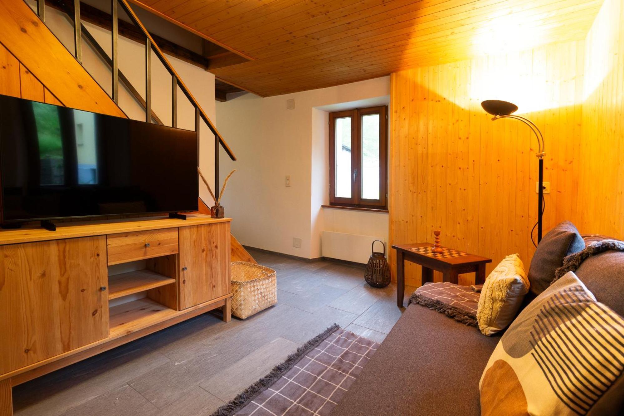 Holiday home Trekking, E-bike E Sci - Poetica Casetta Nel Campo Blenio